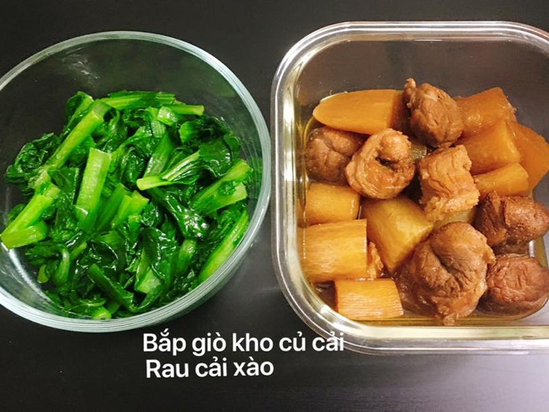 Bắp giò kho củ cải, rau cải xào đậm đà cho ngày mát trời.
