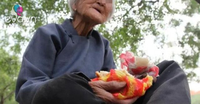 View - Nơi người dân tuổi thọ chưa đến 40, duy nhất bà cụ 90 tuổi bị đồn là phù thủy "hút hết tuổi thọ”