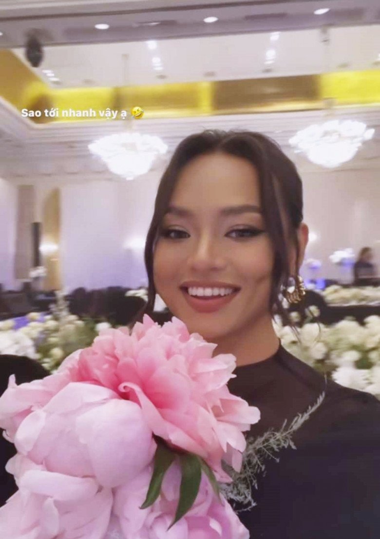 Cô còn ngỡ ngàng sao tới nhanh vậy.