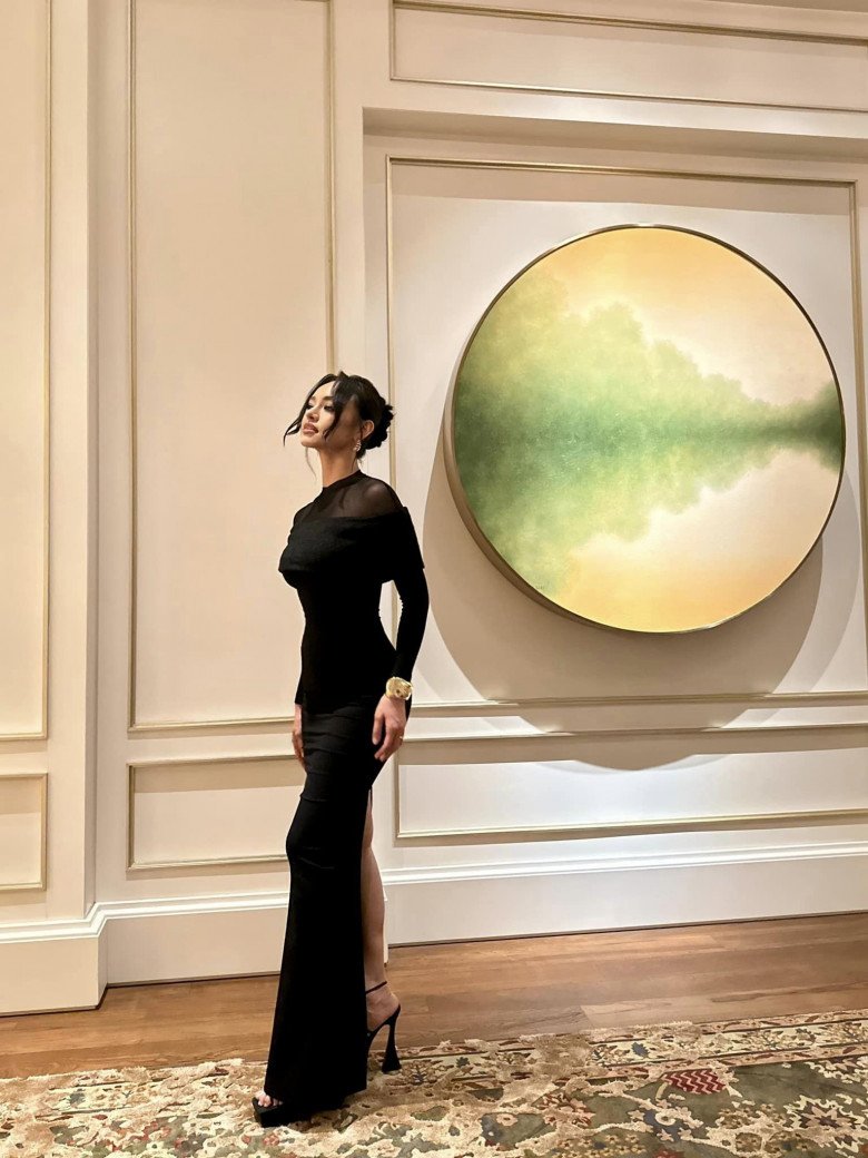 img srchttps://cdn.eva.vn/upload/4-2023/images/2023-10-23/danh-tinh-my-nhan-bat-duoc-hoa-cuoi-cua-thanh-hang-mot-nhan-vat-lien-tuc-vang-mat-lam-dan-mang-thac--394632595_995635004977621_130427252514916334_n-1698051100-882-width1536height2048.jpg width660 /