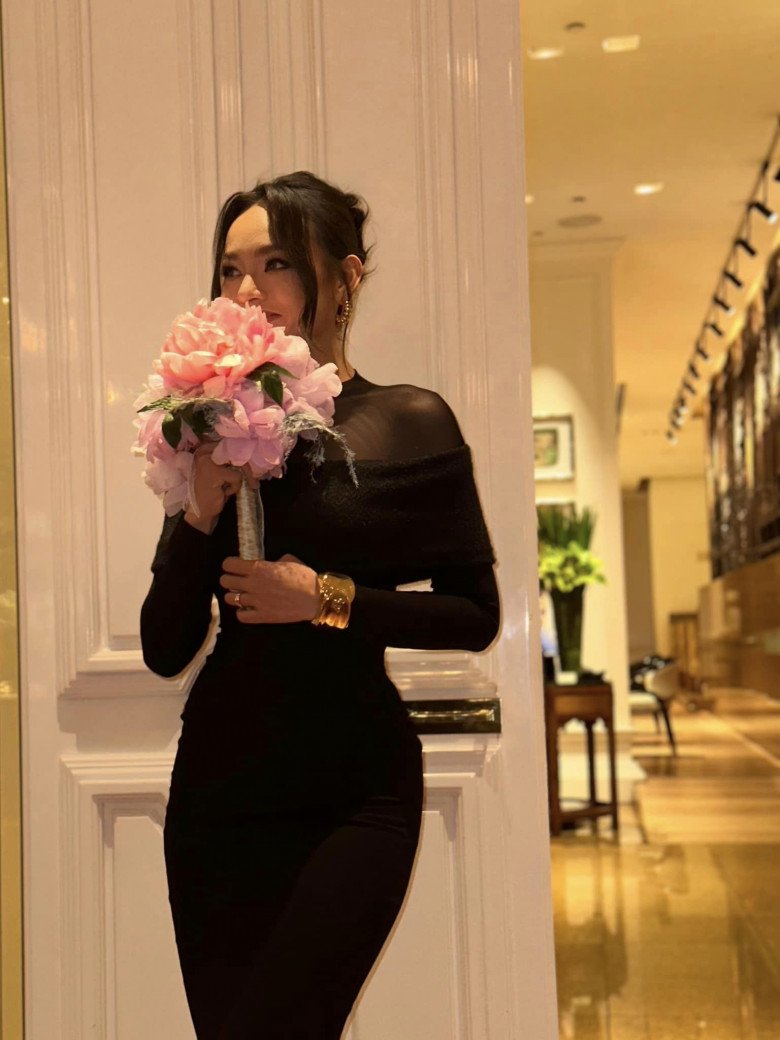 img srchttps://cdn.eva.vn/upload/4-2023/images/2023-10-23/danh-tinh-my-nhan-bat-duoc-hoa-cuoi-cua-thanh-hang-mot-nhan-vat-lien-tuc-vang-mat-lam-dan-mang-thac--394251689_995634964977625_5193374612619604821_n-1698049880-402-width780height1040.jpg width660 /