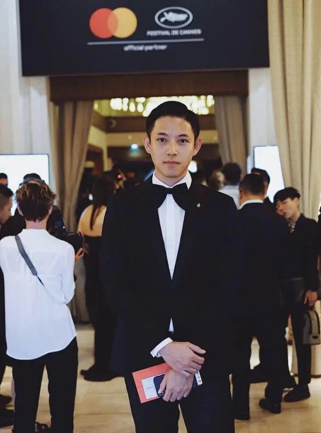 Tôn Tái Tái là CEO điển trai, giỏi giang và tài năng.