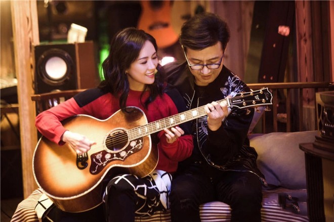 View - Chương Tử Di lại dính tin ly hôn, con gái ở với Uông Phong, con trai ở với mẹ