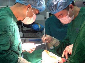 Cứu thai phụ chửa ngoài tử cung bị vỡ ở bến xe khách