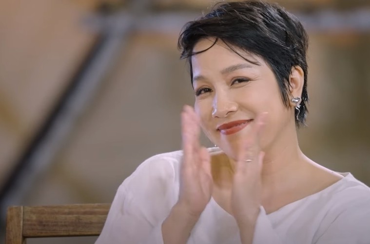 View - Lý do hoa hậu giản dị nhất Việt Nam khóc nức nở tại Chị Đẹp, Phù Vân giáo chủ đi bộ cũng gây tranh cãi