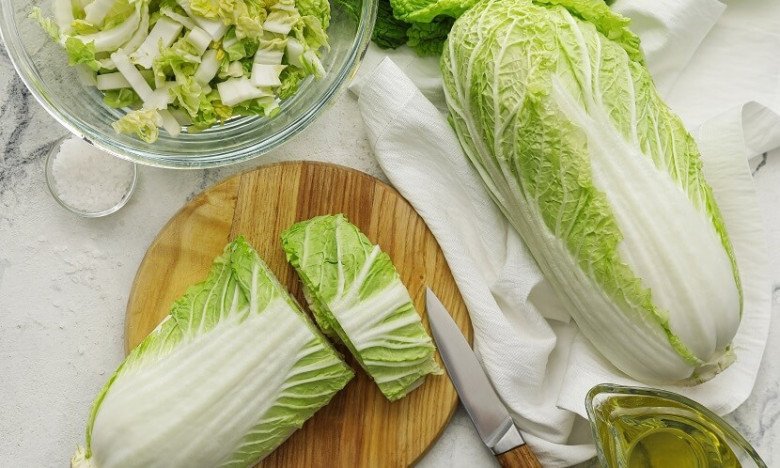 Phụ nữ mang thai và trẻ em ăn cải thảo tṓt cho sự phát triển của trẻ. (Ảnh minh họa)