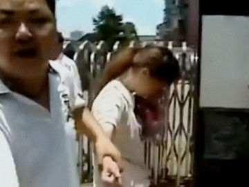 Vợ mất tích suốt 1 tháng, chồng kiểm tra camera phát hiện sự thật ngỡ ngàng ở nhà anh hàng xóm