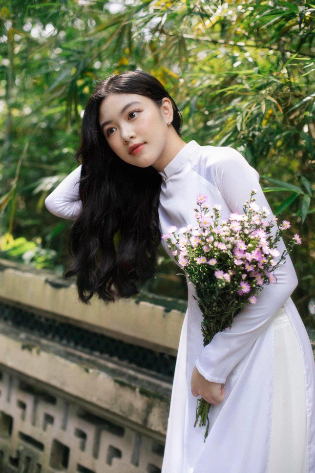 Mai Thảo Linh không những sở hữu nhan sắc nổi trội mà còn có cả học vấn, tri thức vượt trội