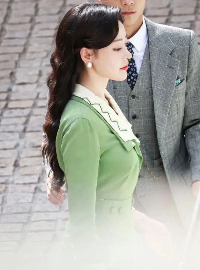 Gallery - Trương Thiên Ái - Thái tử phi khiến sao nam sững người vì thân hình đồng hồ cát vòng nào ra vòng nấy