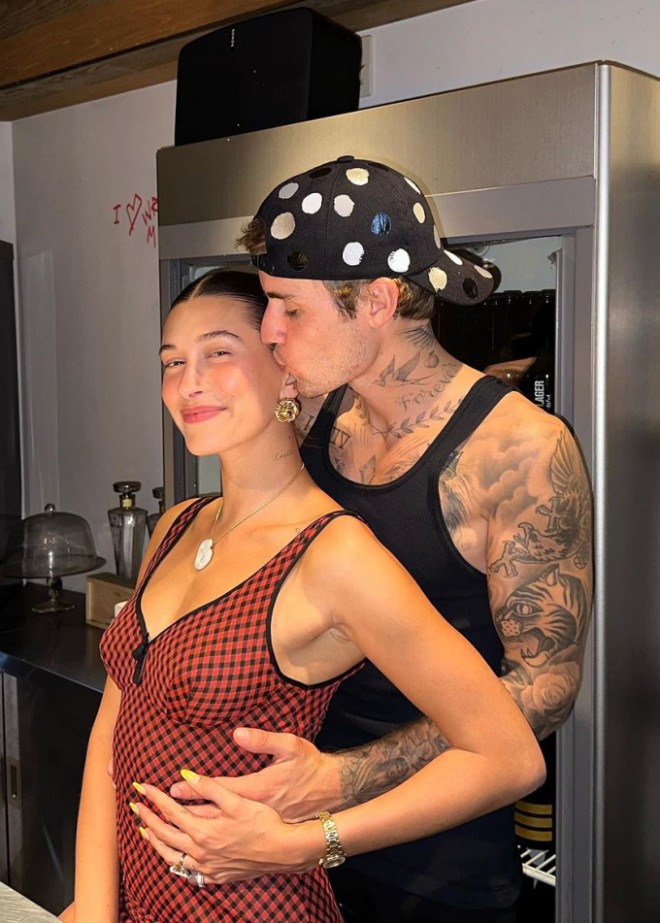 View - Trương Thiên Ái - Thái tử phi khiến sao nam sững người vì thân hình đồng hồ cát vòng nào ra vòng nấy