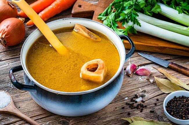 Những thực phẩm gi&agrave;u collagen nhất lại chẳng hề đắt đỏ, chị em kh&ocirc;ng ăn th&igrave; qu&aacute; ph&iacute; - 1