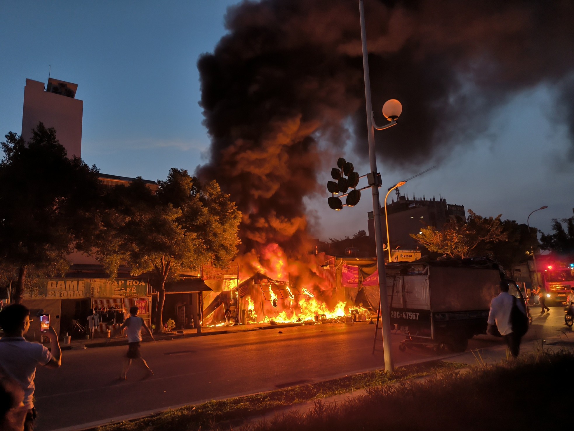 View - Cận cảnh hiện trường vụ cháy khiến 4 người trong một gia đình thương vong ở Hà Nội