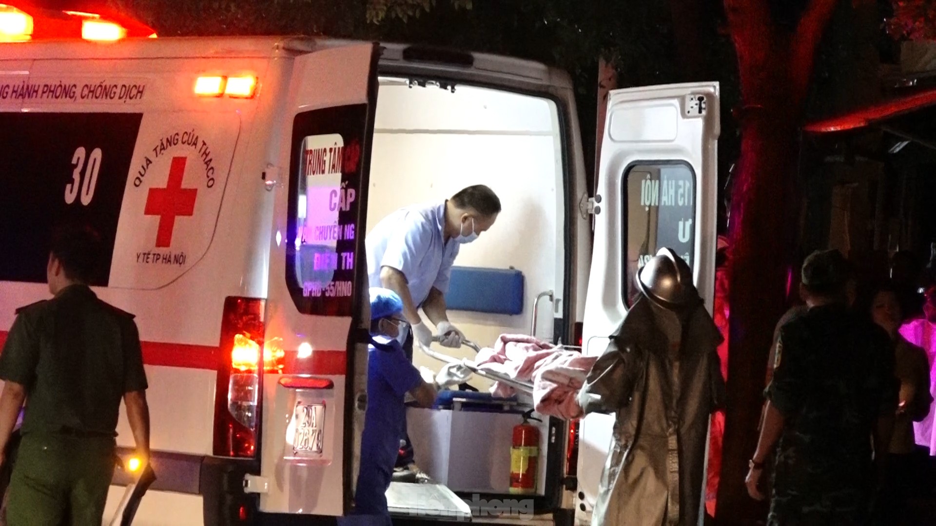 View - Cận cảnh hiện trường vụ cháy khiến 4 người trong một gia đình thương vong ở Hà Nội