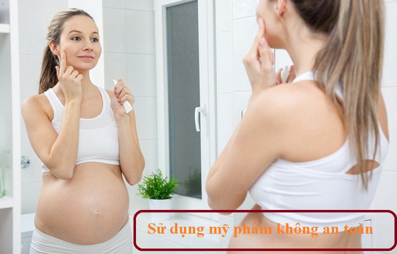 Cố gắng tránh sử dụng mỹ phẩm trong thời kỳ mang thai. Nếu bạn thực sự cần, hãy mua một số sản phẩm an toàn cho thai kỳ.
