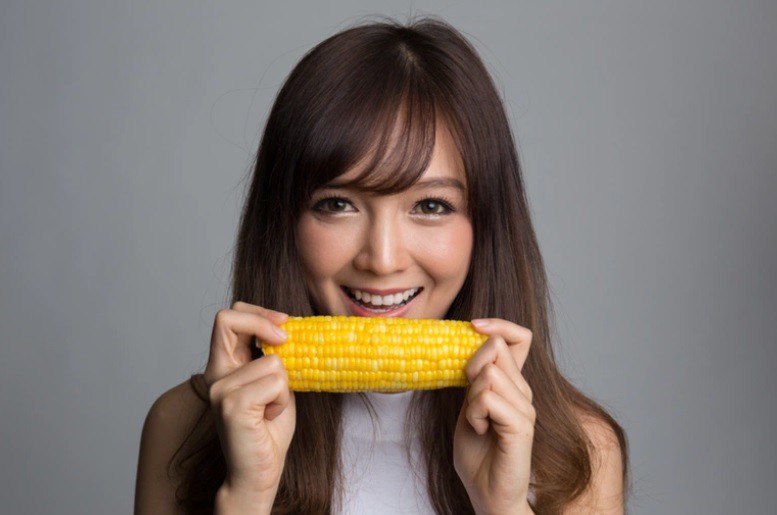 Một bắp ngô vào bữa sáng tốt hơn cả ăn cơm, nhưng những người này không nên ăn sáng bằng ngô - 1