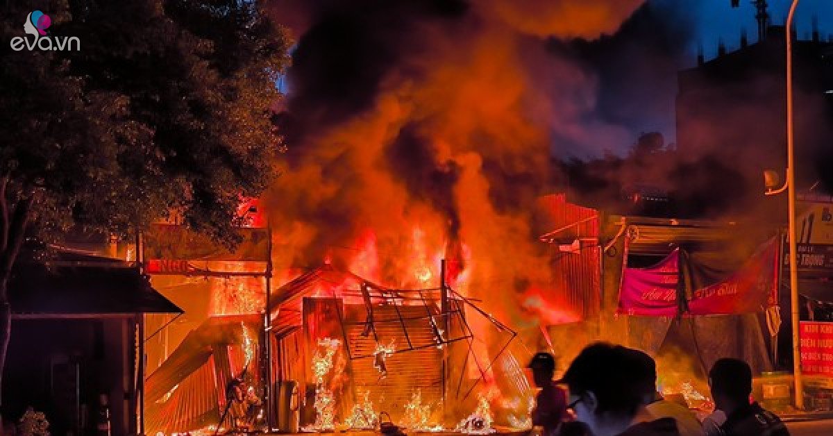 View - Cận cảnh hiện trường vụ cháy khiến 4 người trong một gia đình thương vong ở Hà Nội