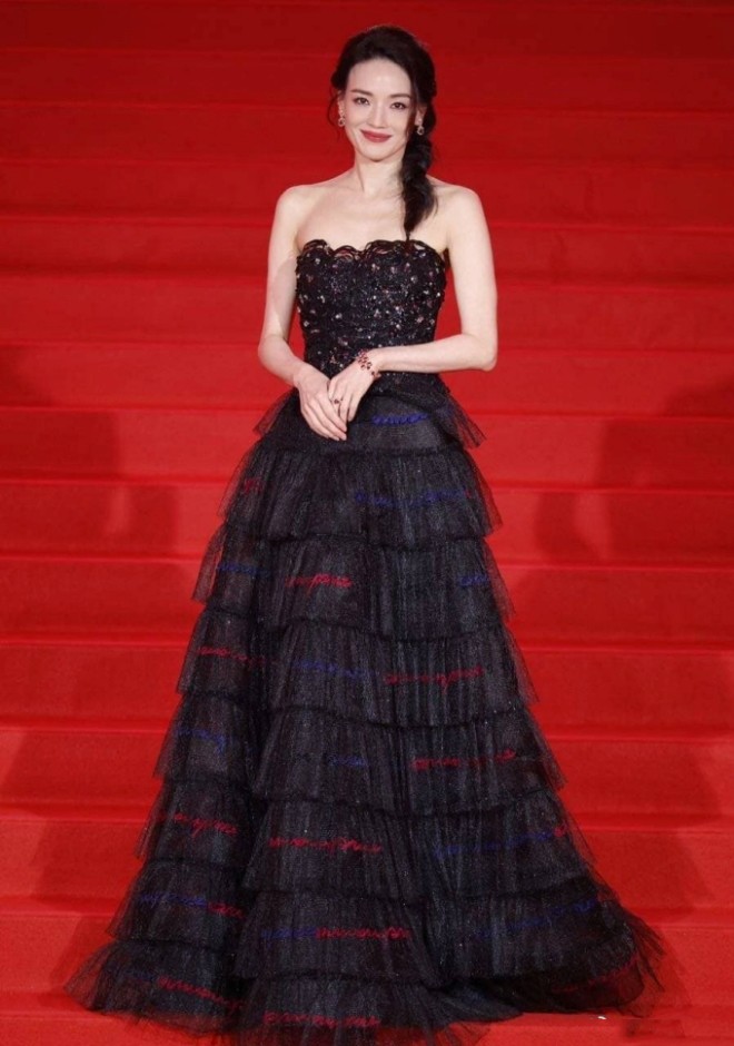 View - Thư Kỳ - Quản lý cũ tiết lộ chuyện Thư Kỳ bị gạ hầu rượu, nói một câu khiến fan sốc