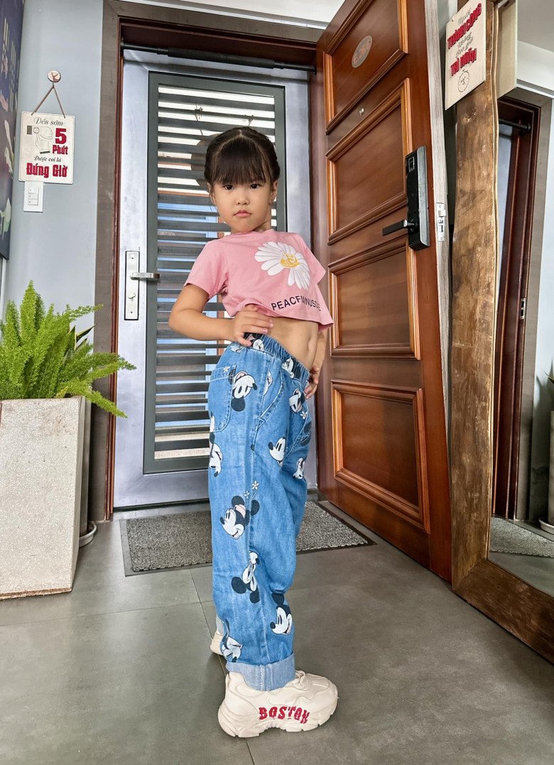Con gái Lê Phương - Trung Kiên 4 tuổi cao 1m13, mới mẫu giáo mà chân dài ngoằng - 1