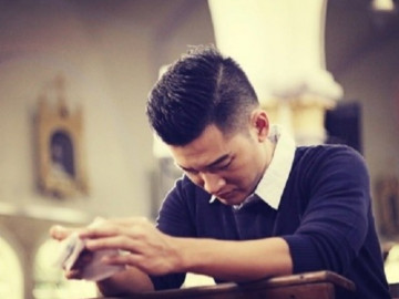 Thấy bố đi làm về, con trai 4 tuổi kéo lại nói một câu, cuộc hôn nhân 16 năm kết thúc