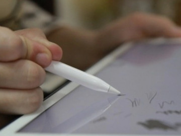 Tranh cãi lời phê của cô giáo chủ nhiệm với học sinh em là trẻ mồ côi à?