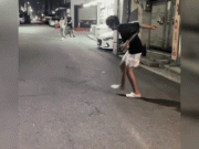 Clip Eva - Trào lưu nhảy chân không chạm đất đang càn quét mạng xã hội