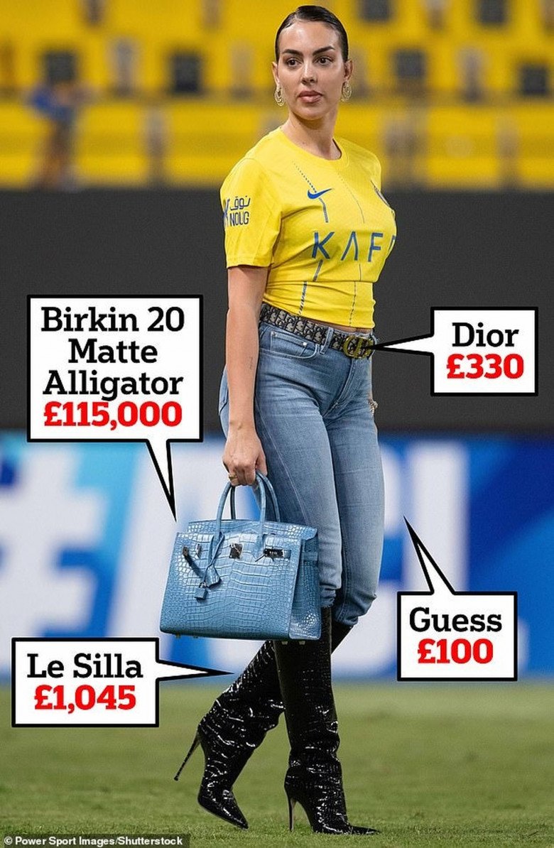 View - Bạn gái cầu thủ giàu bậc nhất thế giới: Mặc áo đá banh nhưng xách tay món đồ giá 3 tỷ