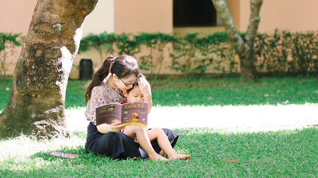 Mẹ Việt cùng con đọc hơn 100 cuốn sách vì câu nói của Montessori: “Toàn bộ tương lai đứa trẻ sẽ phụ thuộc vào sự tập trung” - 1