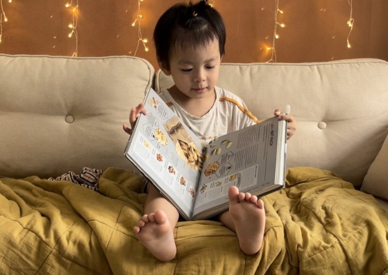 Mẹ Việt cùng con đọc hơn 100 cuốn sách vì câu nói của Montessori: “Toàn bộ tương lai đứa trẻ sẽ phụ thuộc vào sự tập trung” - 2