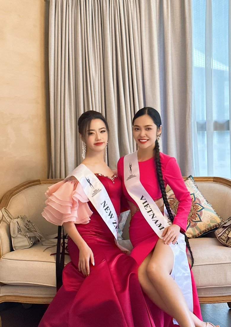 Nông Thuý Hằng đăng quang Á hậu 2 Hoa hậu Hữu Nghị Quốc tế 2023, đi thi không ai hay, lúc về có vương miện - 13
