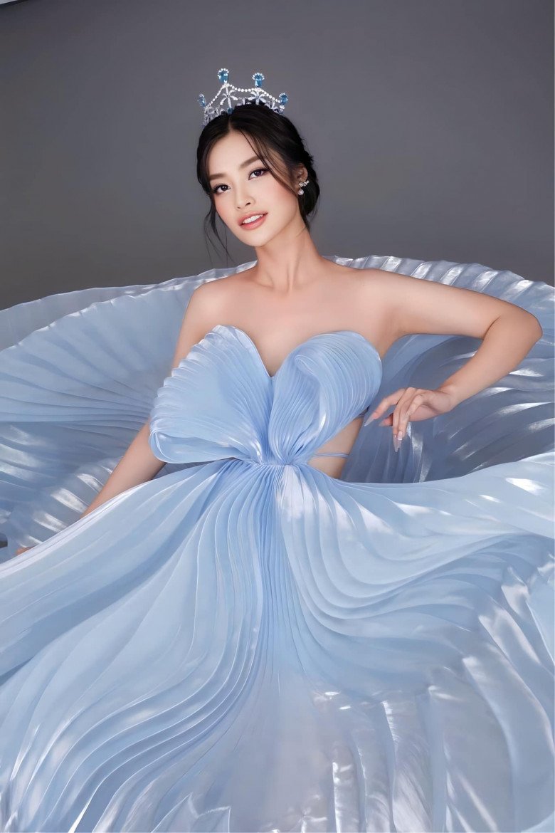 Nông Thuý Hằng đăng quang Á hậu 2 Hoa hậu Hữu Nghị Quốc tế 2023, đi thi không ai hay, lúc về có vương miện - 5