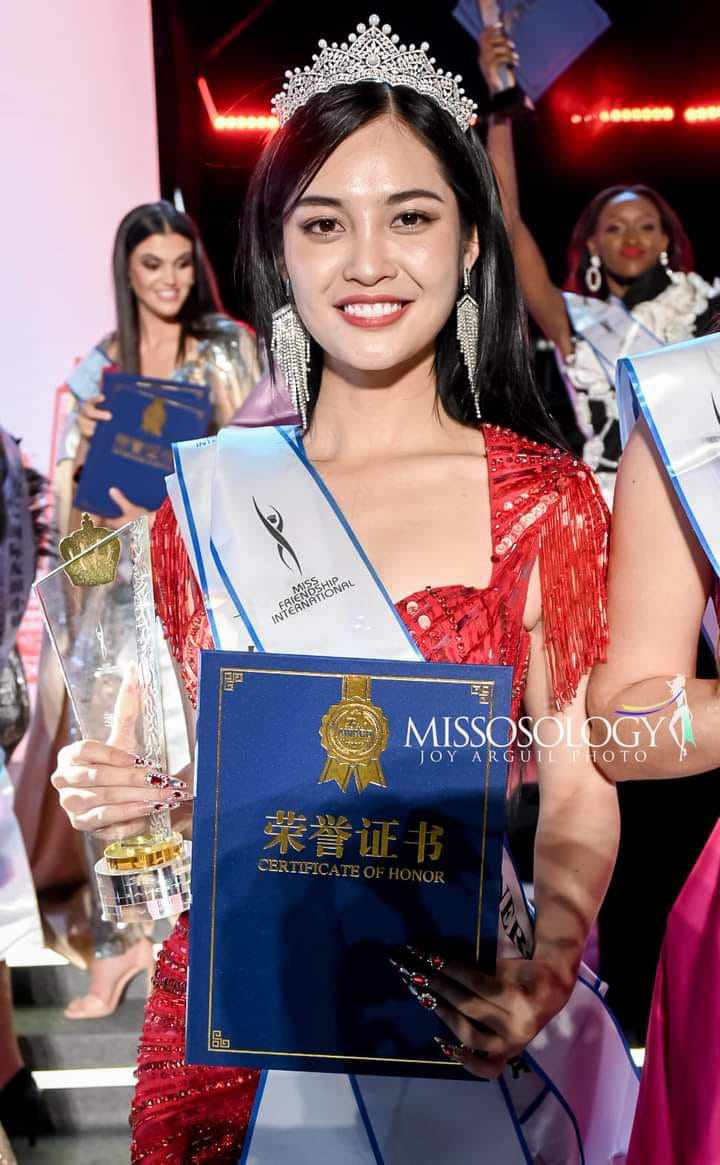 Nông Thuý Hằng đăng quang Á hậu 2 Hoa hậu Hữu Nghị Quốc tế 2023, đi thi không ai hay, lúc về có vương miện - 1