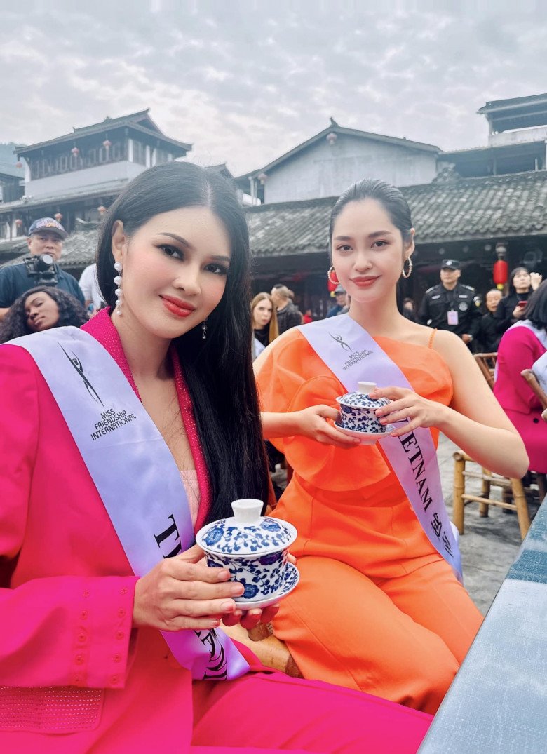Nông Thuý Hằng đăng quang Á hậu 2 Hoa hậu Hữu Nghị Quốc tế 2023, đi thi không ai hay, lúc về có vương miện - 12