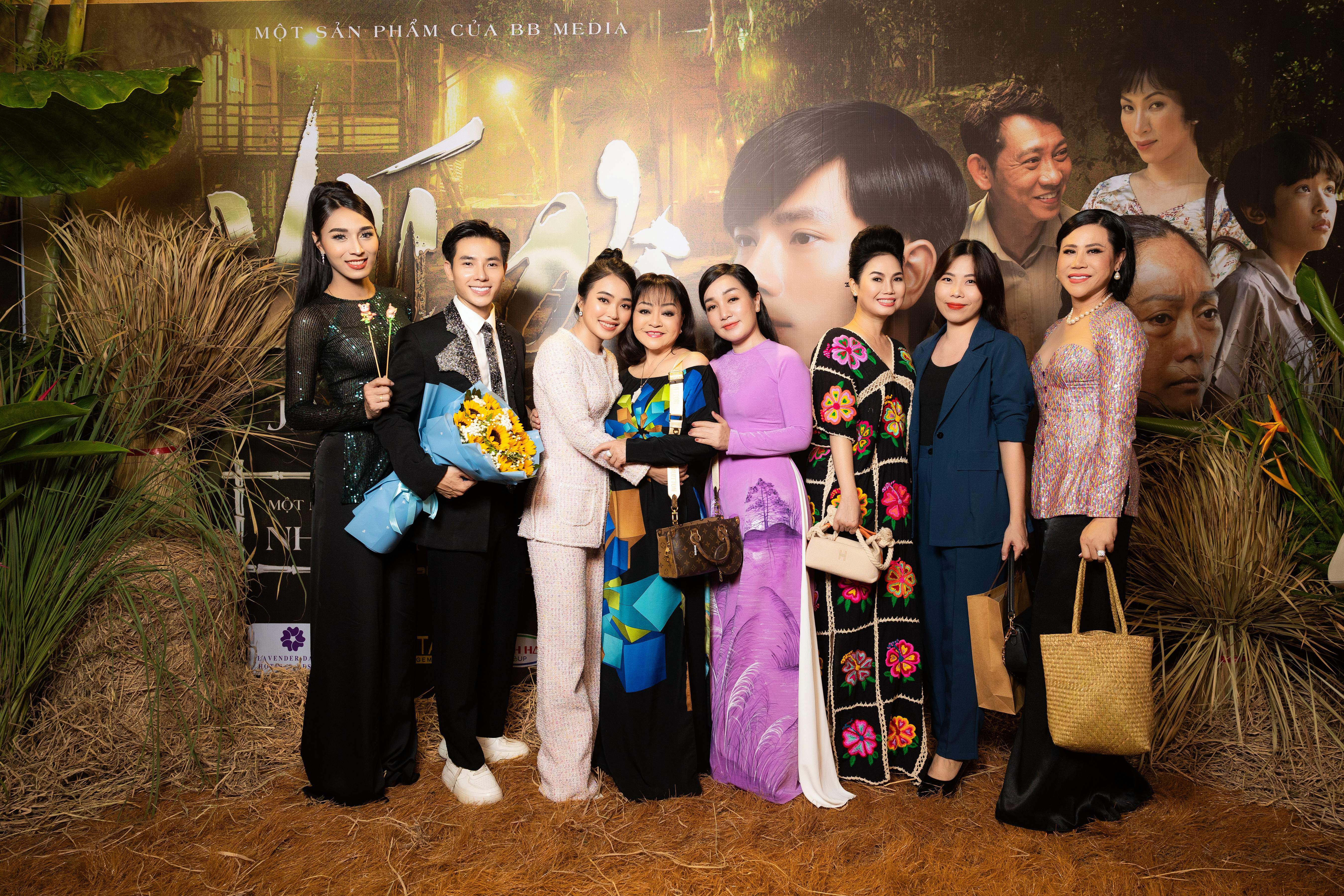 Ca sĩ Hương Lan Quốc Đại, Thùy Trang, Tố My,... đến chúc mừng ca sĩ Jack Long ra MV mới.