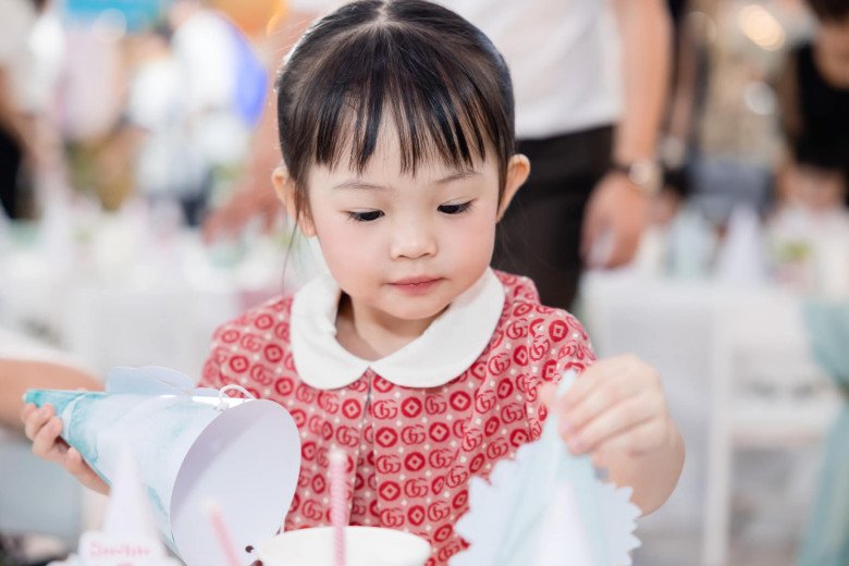 Con gái Cường Đô La nay trổ giò dài ngoằng chuẩn gen mẹ siêu mẫu, điệu đà ra dáng tiểu thư - 6
