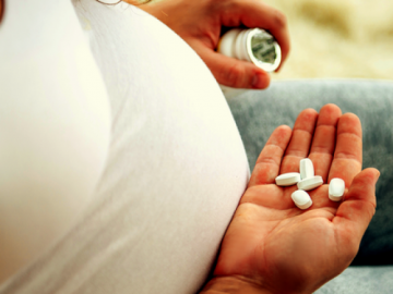 Phụ nữ mang thai có HIV muốn sinh ra những em bé không lây nhiễm HIV từ mẹ cần phải làm gì?