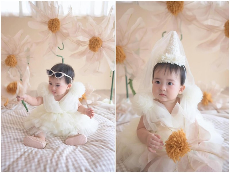 Mới đây, Karen Nguyễn đã đăng tải loạt ảnh vô cùng đáng yêu của con gái sau sinh nhật 1 tuổi. Trong bộ váy bồng bềnh, ái nữ nhà Karen Nguyễn gây sốt vì xinh như công chúa. 
