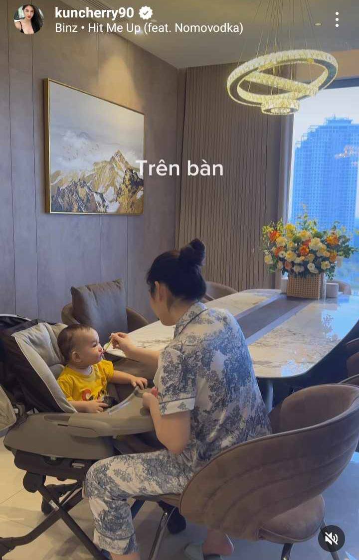 Cảnh bỉm sữa toàn thời gian của MC xinh nhất nhì Việt Nam sau khi sinh con với nam CEO khiến ai cũng thương - 5