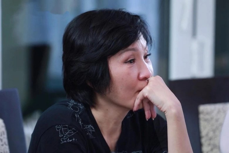 View - Hồng Đào khóc nghẹn trên sóng truyền hình khi nhắc về 2 con gái chung với Quang Minh