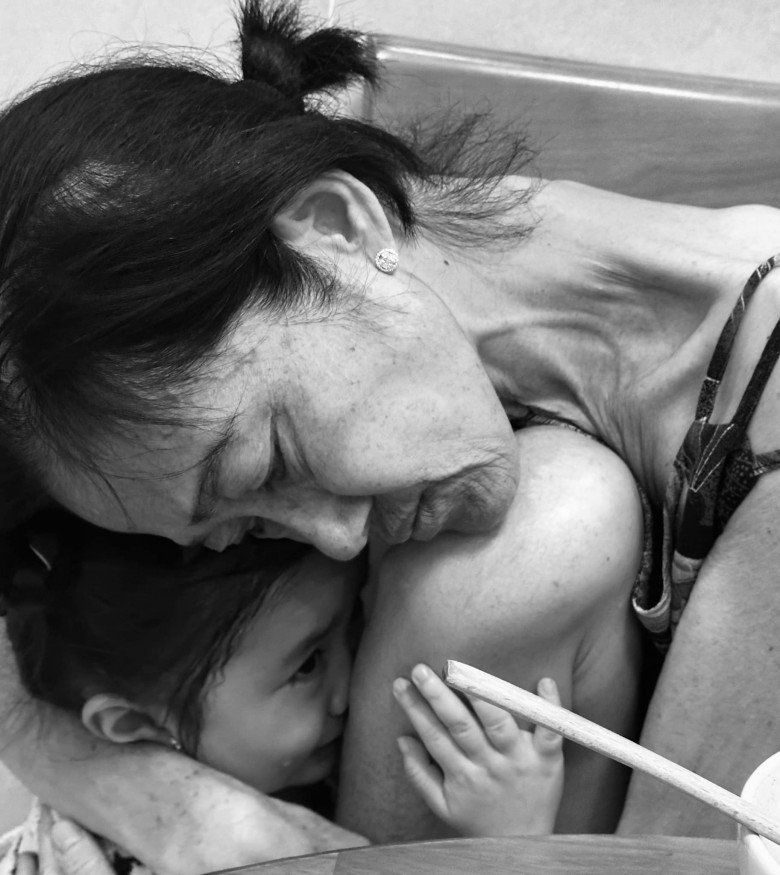 View - Mẹ mất chưa đầy tuần, vợ Lê Dương Bảo Lâm bị nói tham tiền vì buôn bán trở lại, phải xin lỗi một người