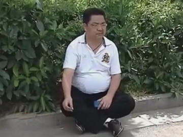 Bắt quả tang vợ ngoại tình với ông chú ngoài 60 tuổi, lời gã nhân tình nói khiến anh chồng sụp đổ