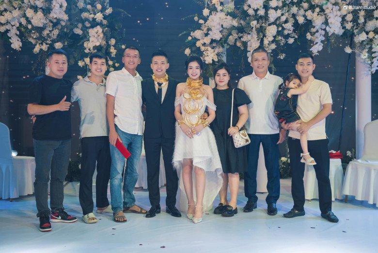 Cô dâu được cư dân mạng đánh giá cao về nhan sắc.