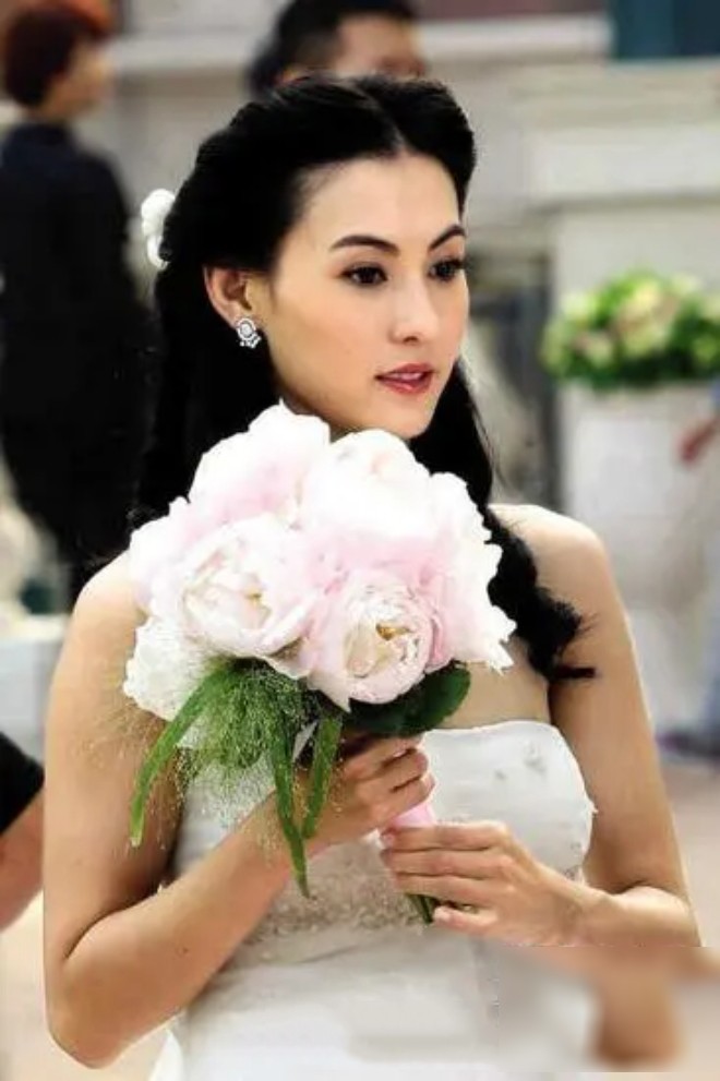 Gallery - Trương Bá Chi tái hôn, 3 đứa con cũng có mặt, Tạ Đình Phong phản ứng thế nào?