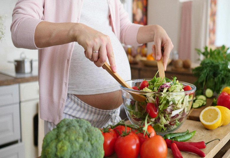 View - Mẹ bầu Hà Nội sợ mổ đẻ nên mỗi bữa ăn rất nhiều rau, cả thai kỳ chỉ tăng 8kg, em bé nặng 3.5kg