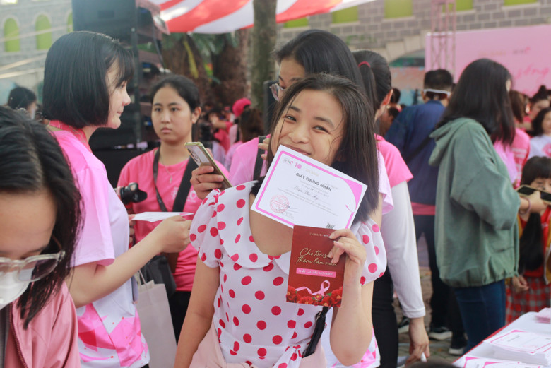 View - Ngập sắc hồng trong Ngày hội Nón Hồng 2023