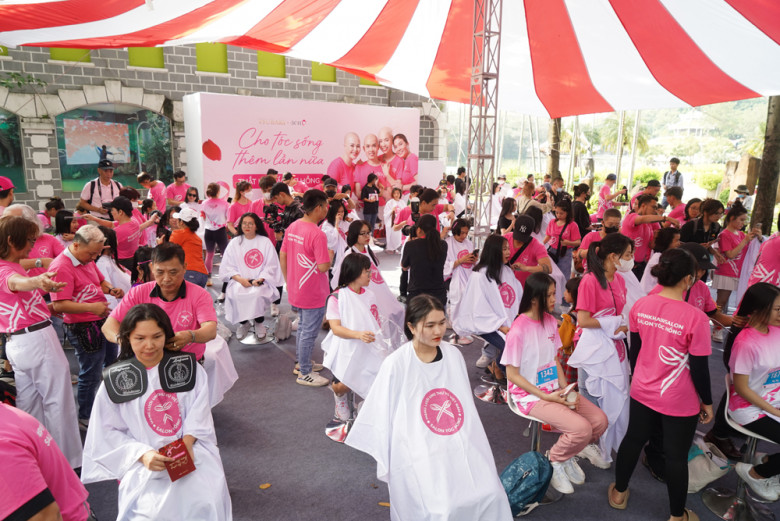 View - Ngập sắc hồng trong Ngày hội Nón Hồng 2023