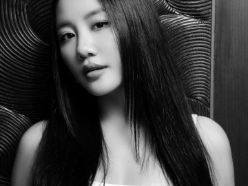 Album Minh tinh của Văn Mai Hương đạt loạt thành tích ấn tượng