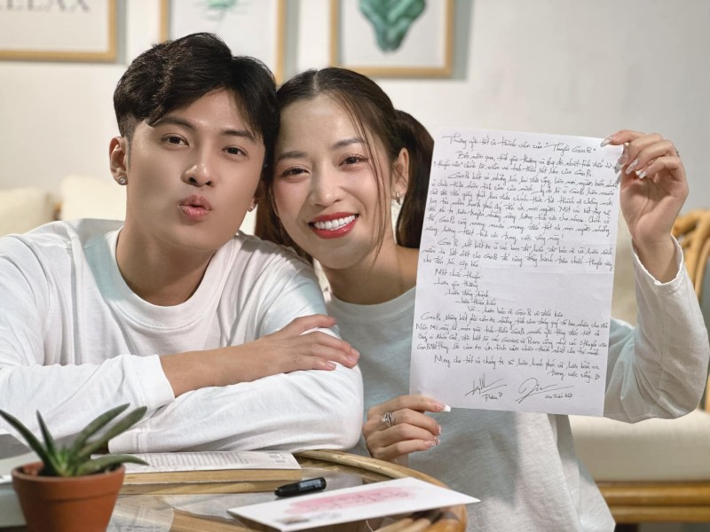 Trước thềm ngày cưới, Puka và Gin Tuấn Kiệt bất ngờ viết thư tay gửi đến người hâm mộ. Cặp đôi  hé lộ lý do giấu kín chuyện tình cảm suốt 4 năm qua.
