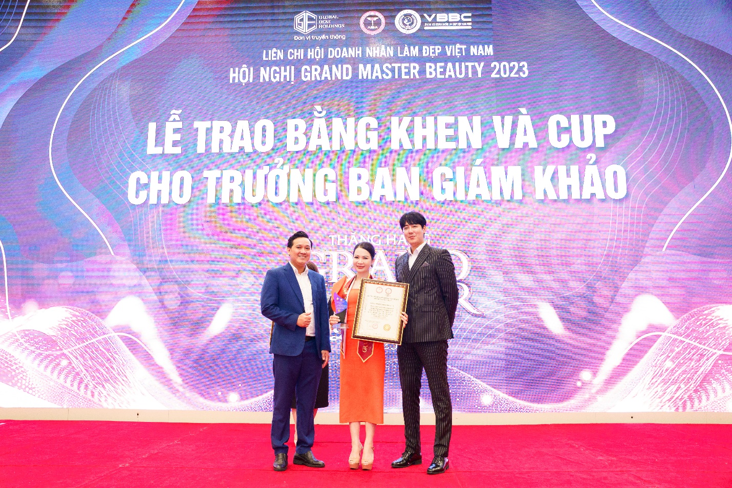 Doanh nhân Phạm Thu Thủy đón nhận vai trò mới trong sự nghiệp phát triển dưỡng sinh đông y công nghệ cao - 5