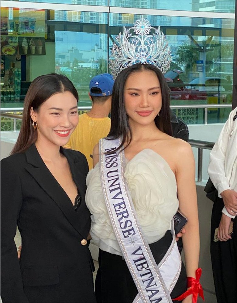 Bùi Quỳnh Hoa ngày đi thi Miss Universe: Ăn diện thanh lịch, đội vương miện bạc tỷ vẫn gặp cảnh xót xa - 5