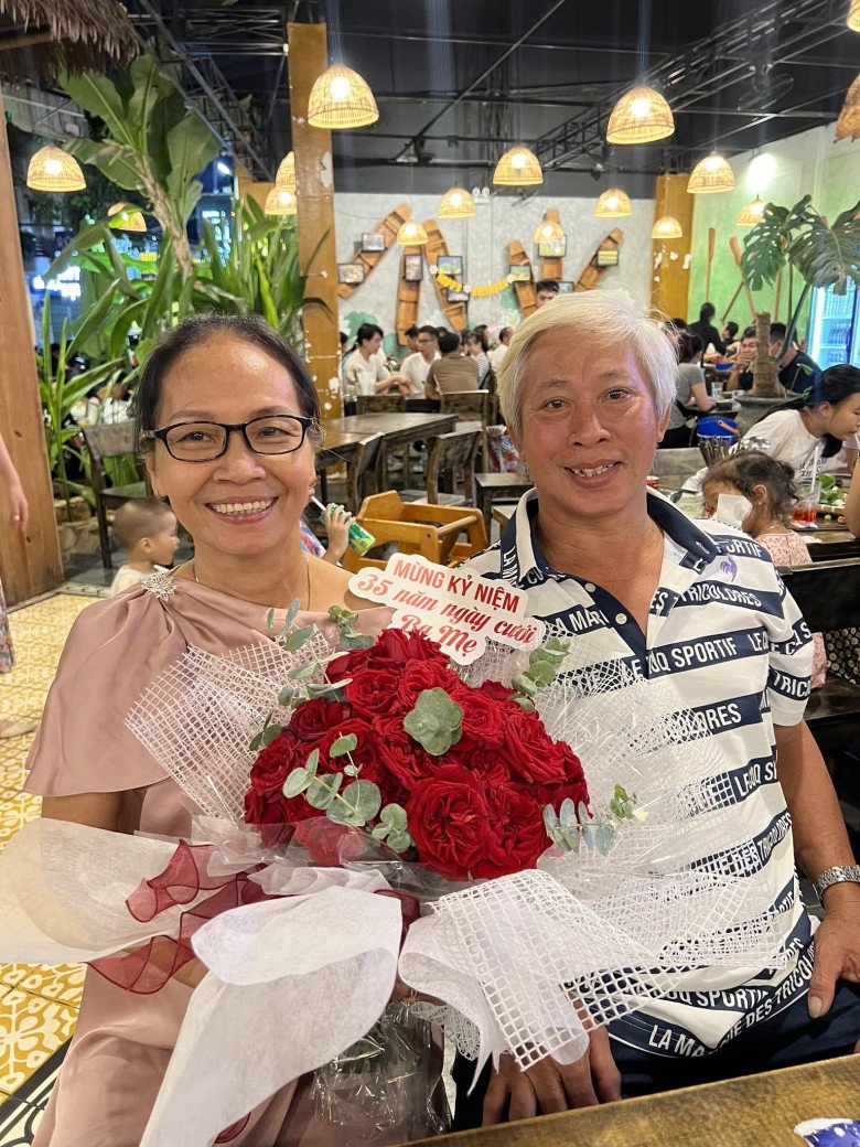 Kỷ niệm 35 năm ngày cưới của cha mẹ Diệu Y.
